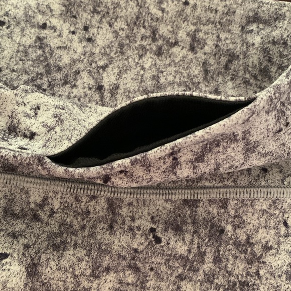 Lululemon, Speckled Wunder Leggings, size 6, EUC - Picture 9 of 13